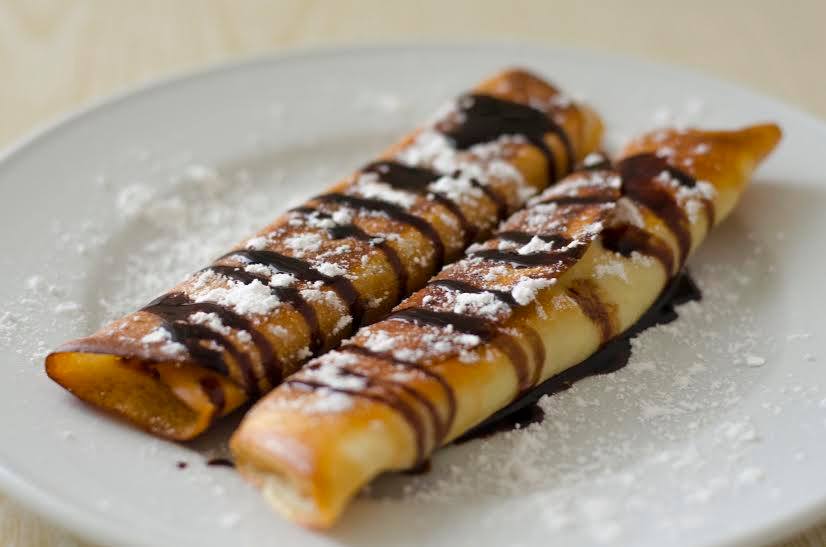 Blyneliai su bananais ir šokoladu