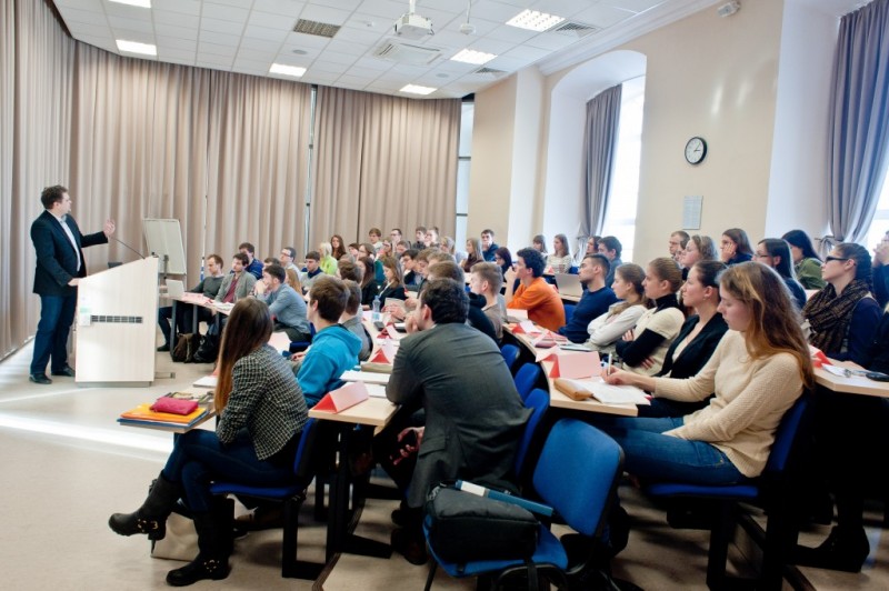 2017 m. norminės studijų kainos: už kurias studijas valstybė moka daugiausia?