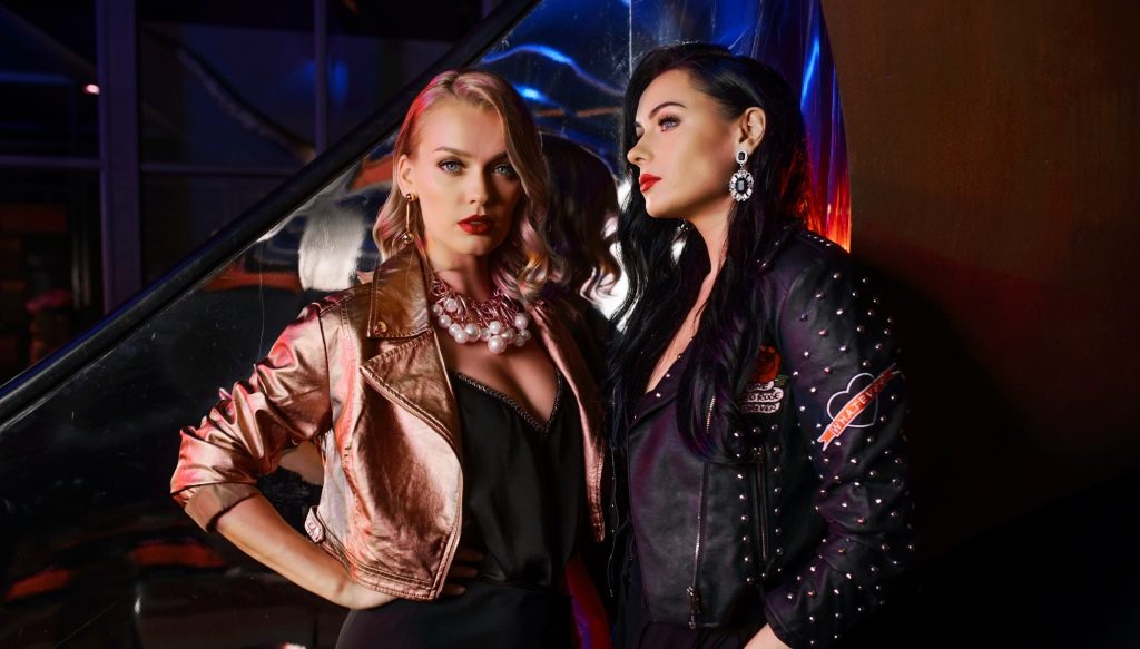 Įvertinkite: merginų grupė „Pinup girls“ pristato naujausią kūrinį „Ar tu girdi“